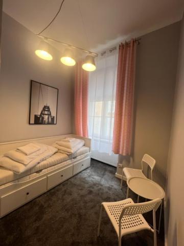 Hostel Plac Kolegiacki Poznan Bagian luar foto