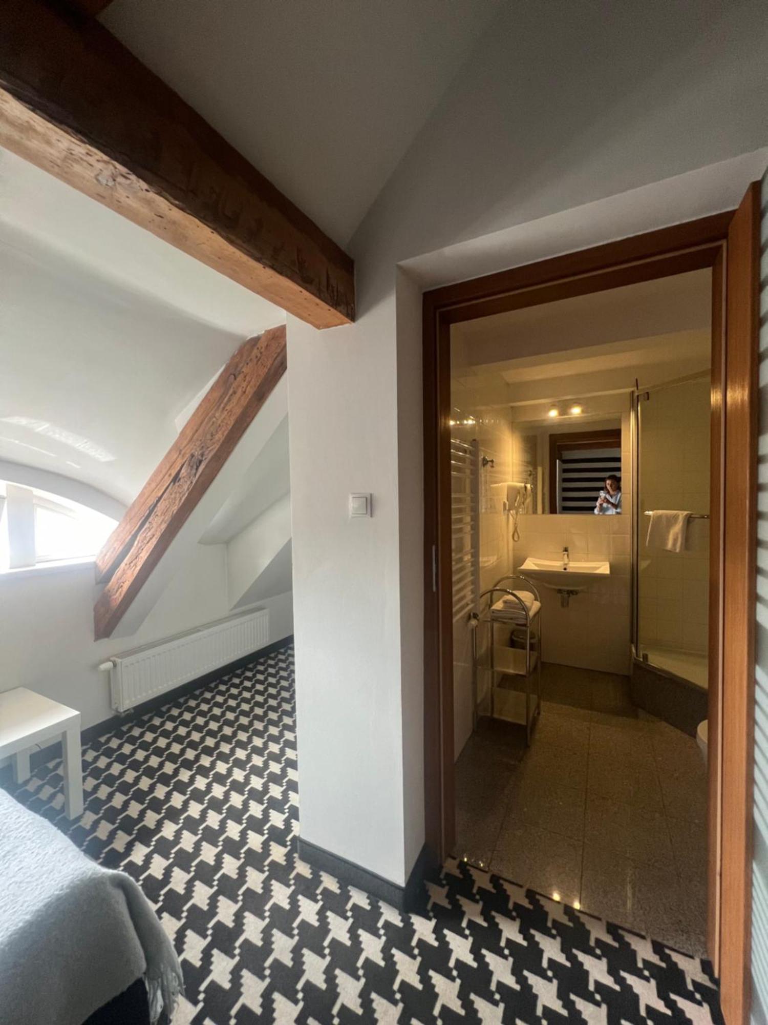 Hostel Plac Kolegiacki Poznan Bagian luar foto